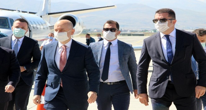 Bakan Karaismailoğlu, Erzurum Havalimanı’nın pist açılış törenine katıldı