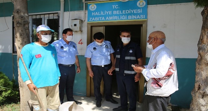 Camide bulduğu parayı sahibine teslim etti