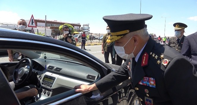 Jandarma Genel Komutanı Orgeneral Çetin trafik denetimine katıldı