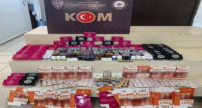 İzmir’de aktara kaçak cinsel içerikli ürün baskını