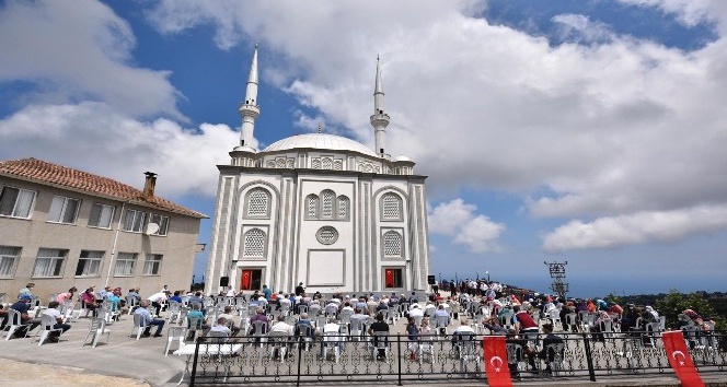 Sultan Alparslan Camii ibadete açıldı