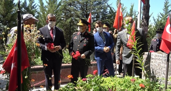 Jandarma Genel Komutanı Orgeneral Çetin, Kırıkkale Şehitliği’ni ziyaret etti