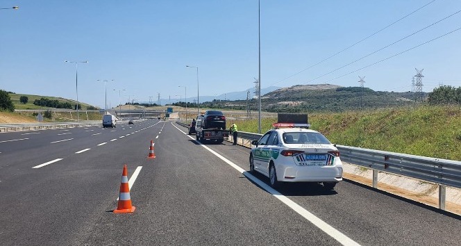 Kuzey Marmara Otoyolunda arızalanan araçlara anında tahliye