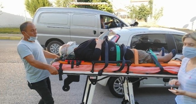 Otomobilin çarptığı kadın yaralandı