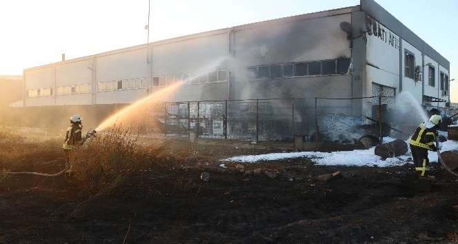 Manisa’da atık depolama tesisinde korkutan yangın