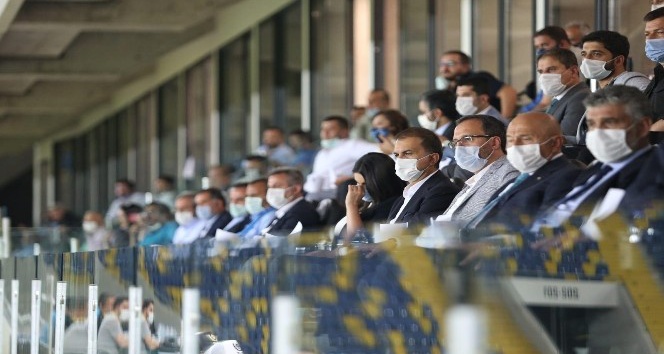 Adana Demirspor - Fatih Karagümrük maçında protokol tribününe yoğun ilgi