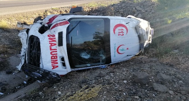 Yozgat’ta ambulans kaza yaptı: 3 yaralı