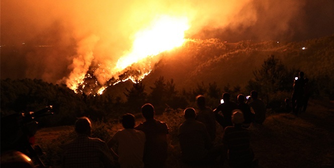 Yangını çaresizlikle izlediler