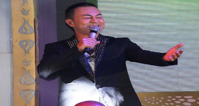 Serdar Ortaç: "Gördüğün en iyi lider Recep Tayyip Erdoğan"