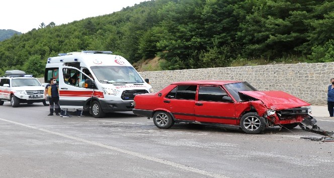 Zonguldak’ta iki araç çarpıştı: 4 yaralı