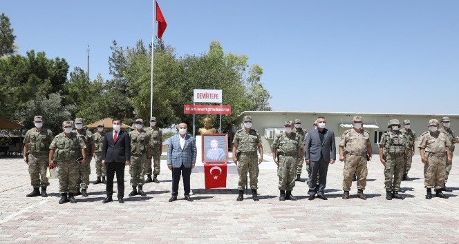 Mardin Valisi Demirtaş’tan sınırdaki Mehmetçiğe bayram ziyareti