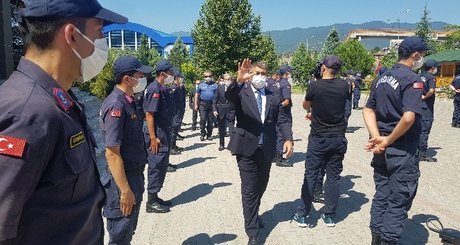 Vali Gürel, asker ve polisle bayramlaştı
