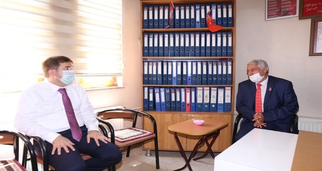 Vali Sarıibrahim Şehit ve Gazi Aileleri Derneğine bayram ziyaretinde bulundu