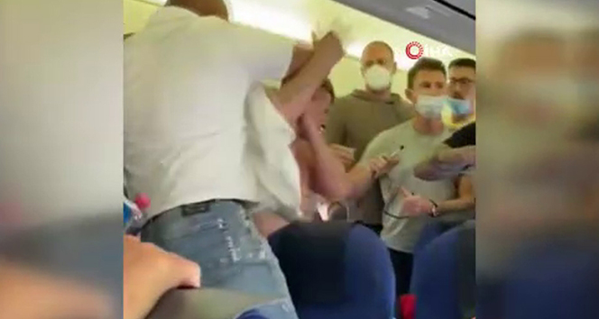 Uçakta maske takmayan 2 yolcu darp edildi