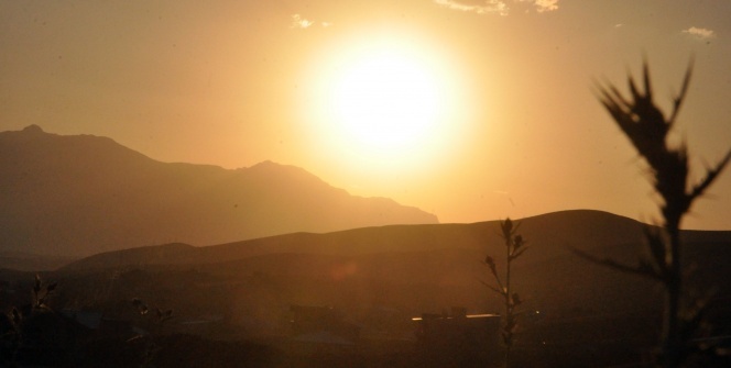 Yüksekova’da kartpostallık gün batımı