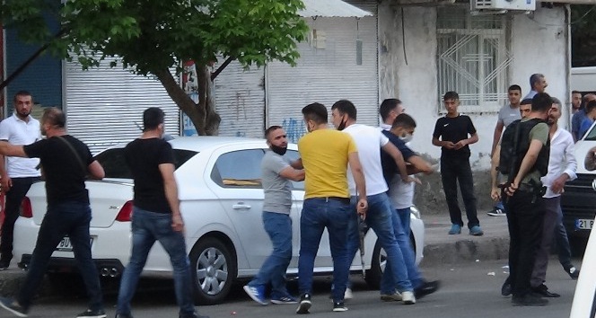 Diyarbakır’da pazar yeri kavgasında silahlar konuştu: 12 yaralı