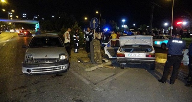 Samsun&#039;da iki otomobil çarpıştı: 7 yaralı