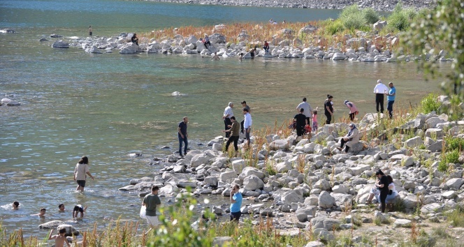 Nemrut Krater Gölü tarihinin en kalabalık günlerini yaşıyor