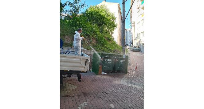 İzmit’teki çöp konteynerleri bayram sonrası dezenfekte edildi