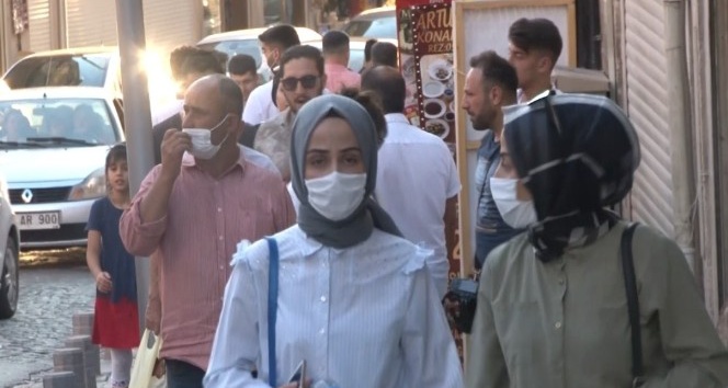 Mardin’de vaka sayısının neden arttığını vatandaşlar özetledi: &quot;Sağlıklı hava alabilmemiz için maske takmamalıyız&quot;