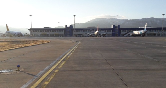 Havalimanında görevli güvenlik personeli, çocuğu ve 21 personel karantinaya alındı