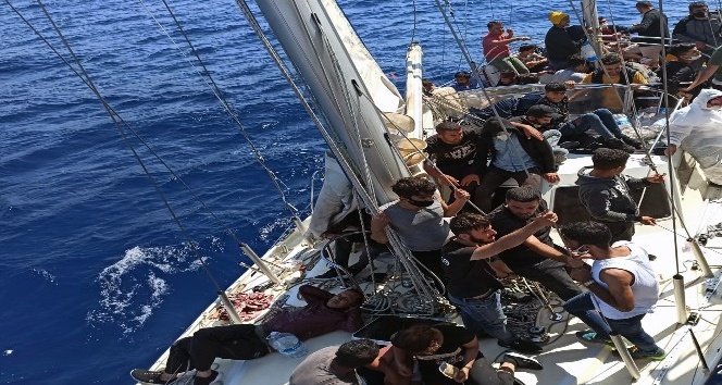 Marmaris açıklarında 63 sığınmacı kurtarıldı
