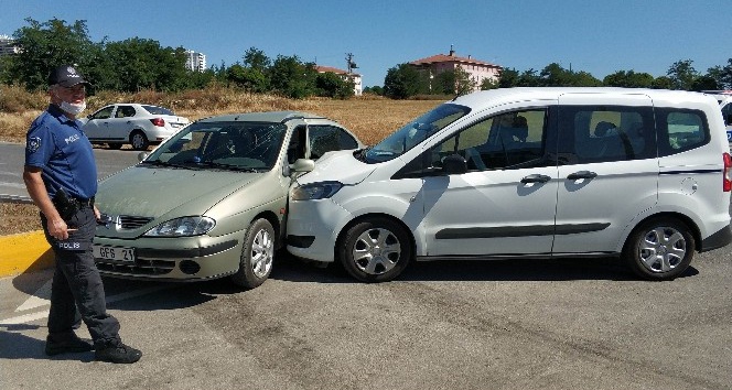 Samsun’da kavşakta iki otomobil çarpıştı: 5 yaralı