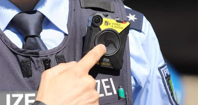 Almanya&#039;da polisler vücut kamerası ile devriye gezecek