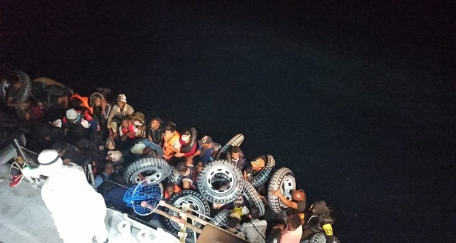 Ölüme terk edilen 37 göçmeni Sahil Güvenlik kurtardı