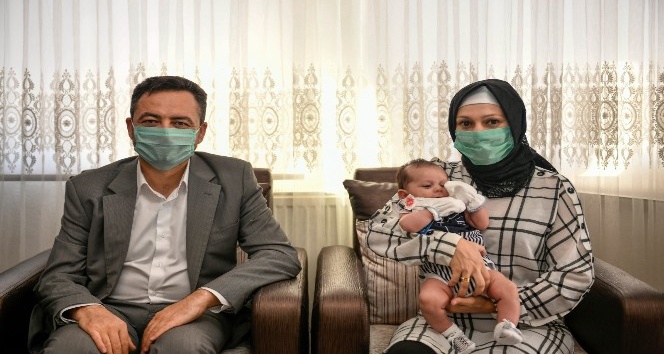 Ahmet Melih bebeğin ilk altını Elbistan Belediyesi’nden