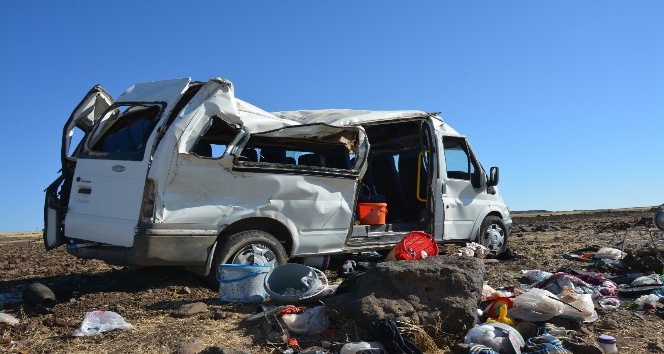 Şanlıurfa’da tarım işçilerini taşıyan minibüs takla attı: 1 ölü, 25 yaralı
