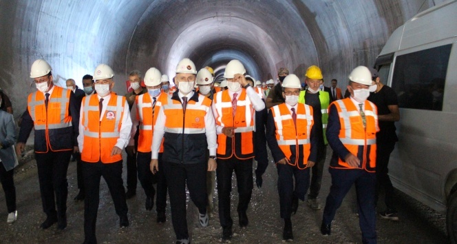 Ulaştırma ve Altyapı Bakanı Karaismailoğlu, Honaz Tünelinde incelemede bulundu