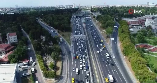 Haliç Köprüsü’ndeki yoğun trafik havadan görüntülendi