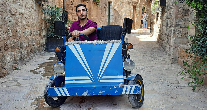 Harçlıklarını biriktirdi, aldığı hurda parçalarla kendi otomobilini yaptı