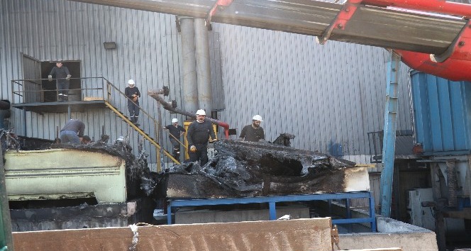 Gerede OSB’de metal fabrikasının soğutma kuleleri yandı