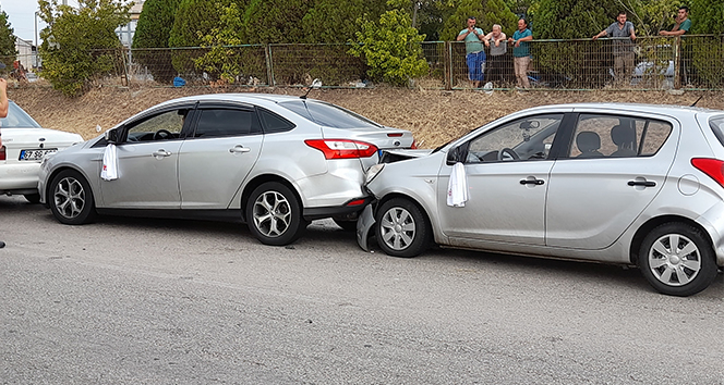 Edirne’de düğün konvoyunda zincirleme kaza: 2 yaralı