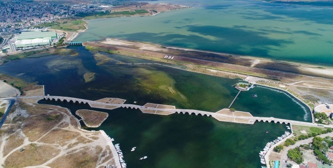 Büyükçekmece Gölü’nde korkutan görüntü: Su seviyesi yüzde 30 seviyelerine düştü