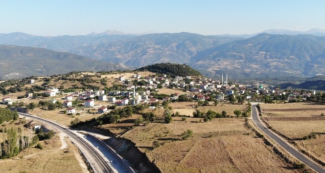 Köy, düğün sonrasında karantinaya alındı