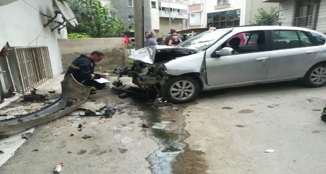 Fren yerine gaza basınca daireye girdi