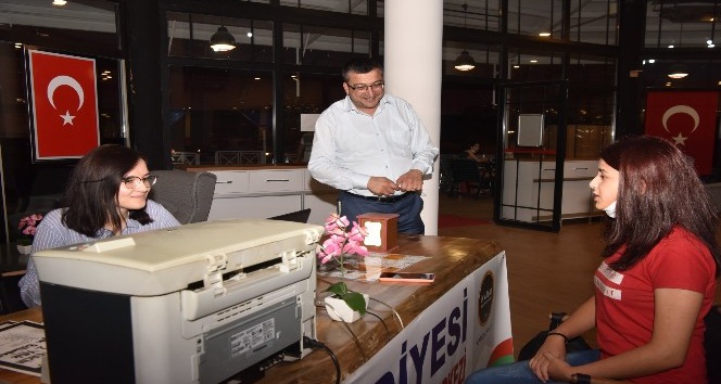 Başkan Öz’den, üniversite adaylarına destek