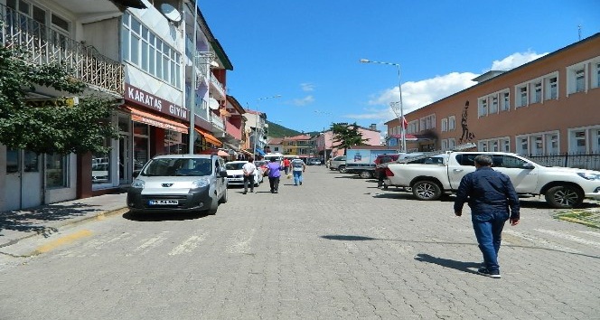 Posof’ta maske ve sosyal mesafe kurallarına uymayan vatandaşlar tepki topluyor