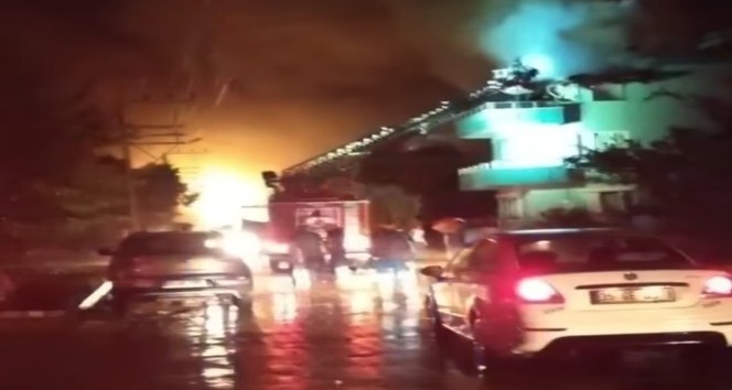 İzmir’de yıldırım düşen evde yangın çıktı