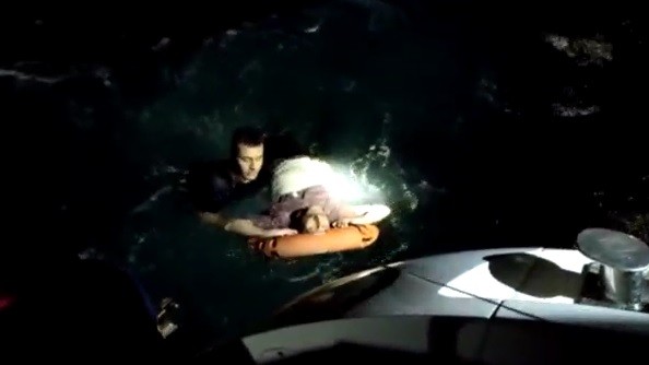 (ÖZEL) Mehmetçik denize atlayıp böyle kurtardı