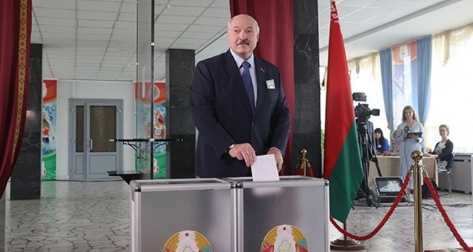 Belarus’ta seçimlerin galibi resmen Lukaşenko oldu