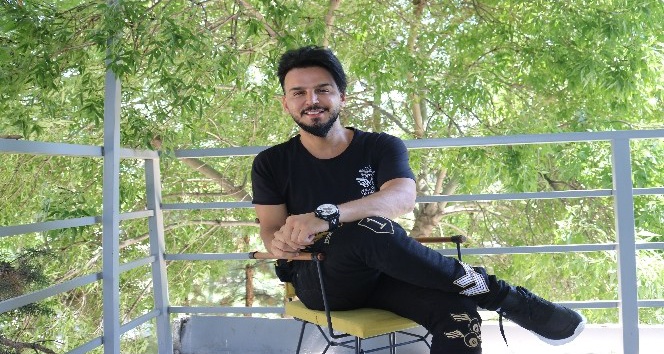 Güzellik ve estetik uzmanı pandemi kısıtlamasında can sıkıntısından çektiği videolarla bir anda sosyal medya fenomeni oldu