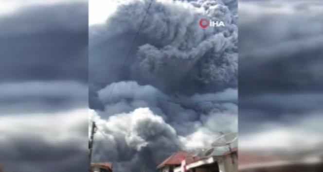 Endonezya&#039;da yanardağ bir haftada 3. kez patladı