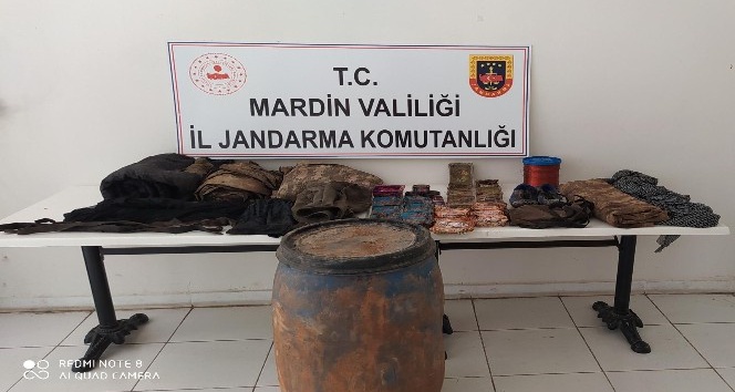 Mardin’de terör örgütüne ait iki farklı noktada el bombası ile yaşam malzemesi ele geçirildi