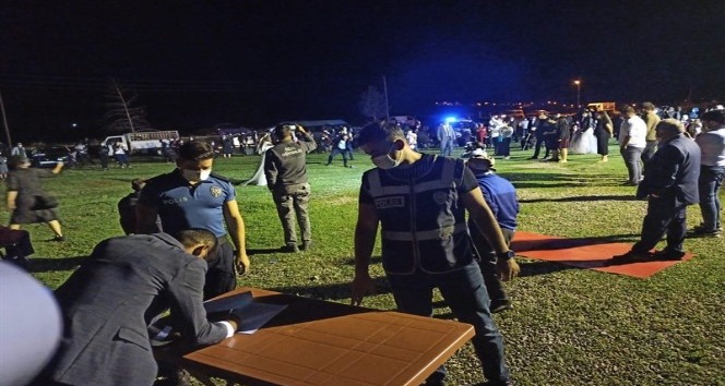 Ardahan’da düğün organizasyonlarında maske, mesafe ve hijyen kuralları denetlendi