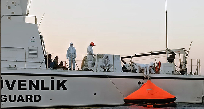 Yunan deniz unsurlarının ateş açtığı gemideki 3 şahsı Türk Sahil Güvenliği kurtardı