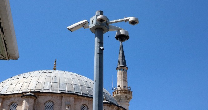 Maske takmayanlar ‘kent güvenliği sistemine’ takılıyor